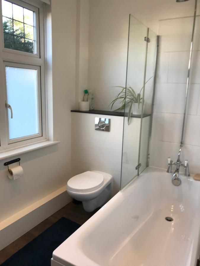 Appartamento Regent Road Annexe Surbiton Esterno foto