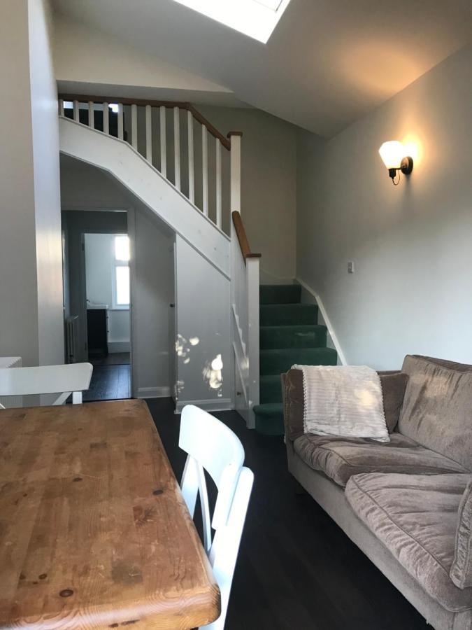 Appartamento Regent Road Annexe Surbiton Esterno foto